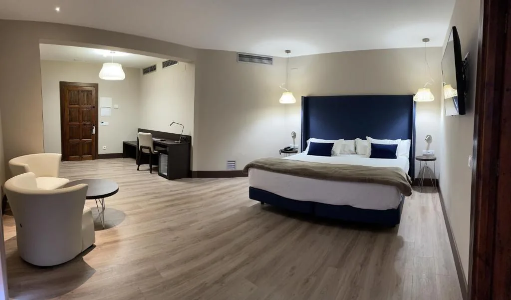 Zimmer mit Whirlpool - Kingsize-Bett — Hotel Maria Cristina