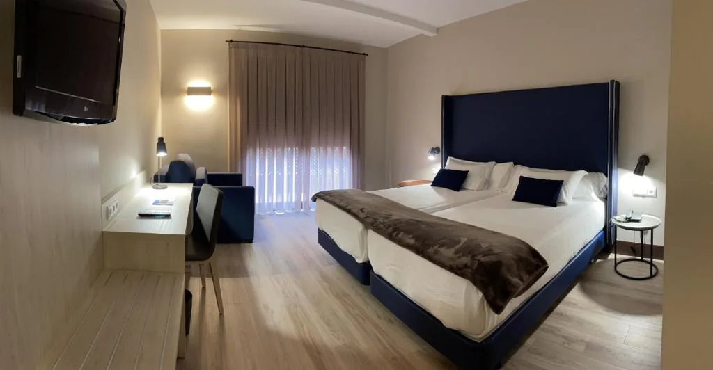 Comfort-Doppelzimmer mit Zustellbett - 2 Betten — Hotel Maria Cristina