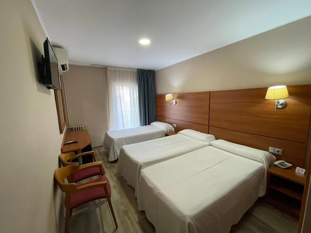 Twin Room with Extra Bed (3 Adults) — Hotel Maria del Mar