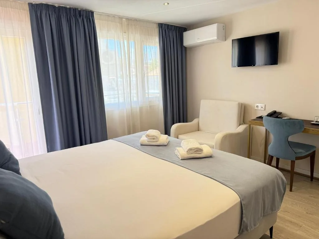 Chambre Double avec terrasse — Hotel Marina Benalmádena
