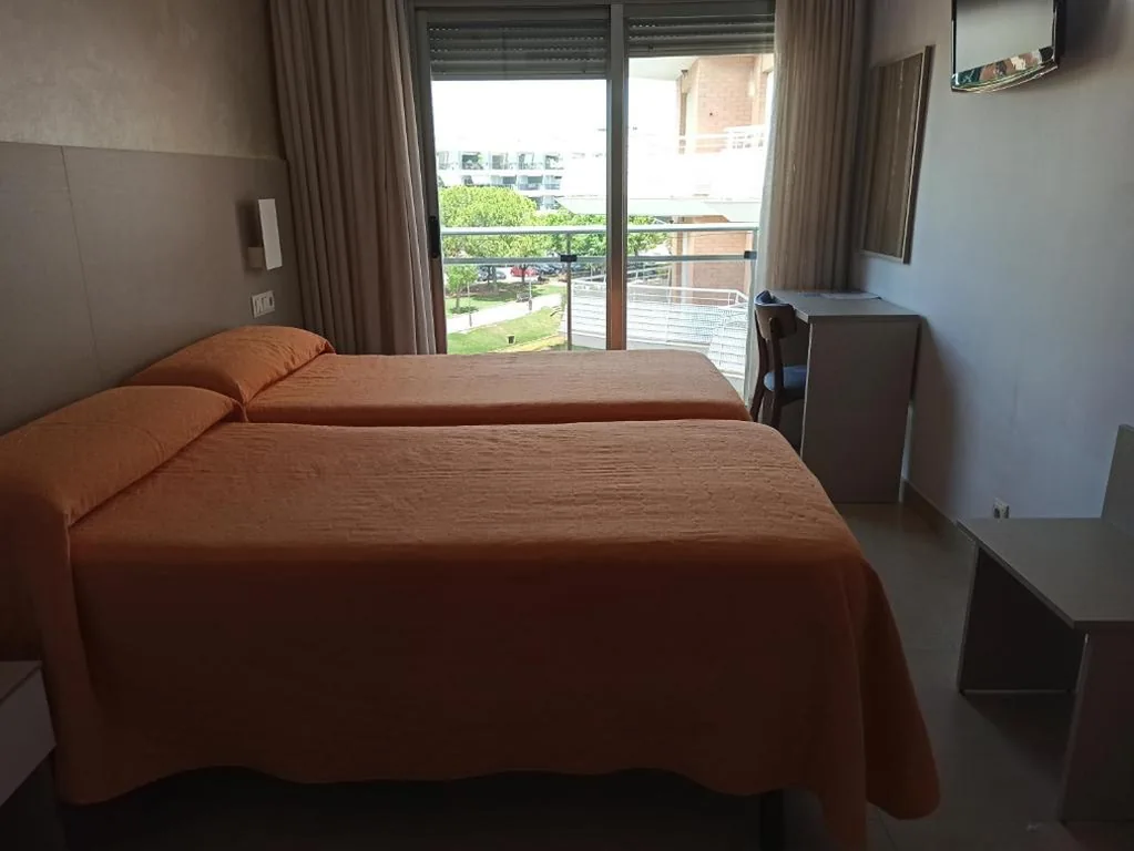 Camera doppia con letti singoli — Hotel Marina