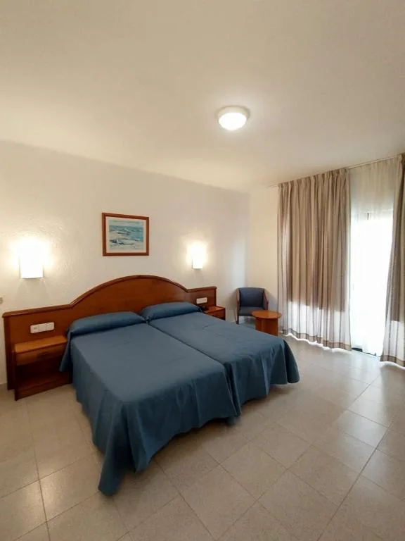 Habitación Familiar con terraza — Hotel Marina Playa De Palma