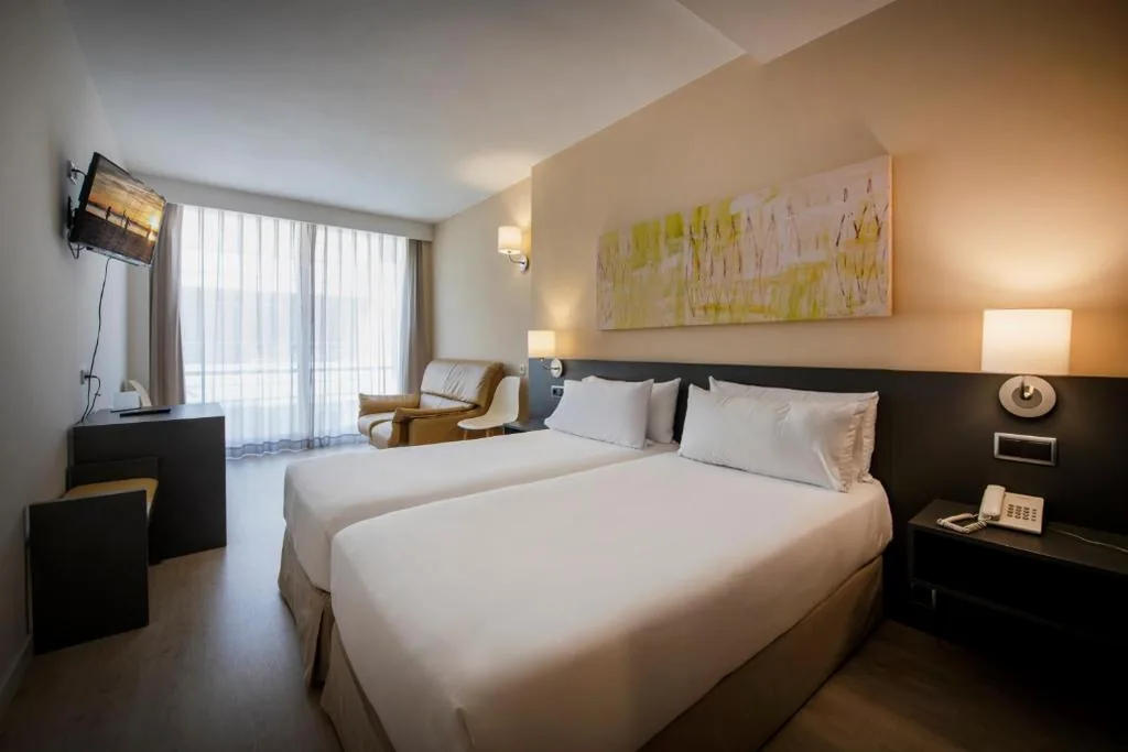 Standaard tweepersoonskamer met balkon - 1 of 2 bedden — Hotel Marina