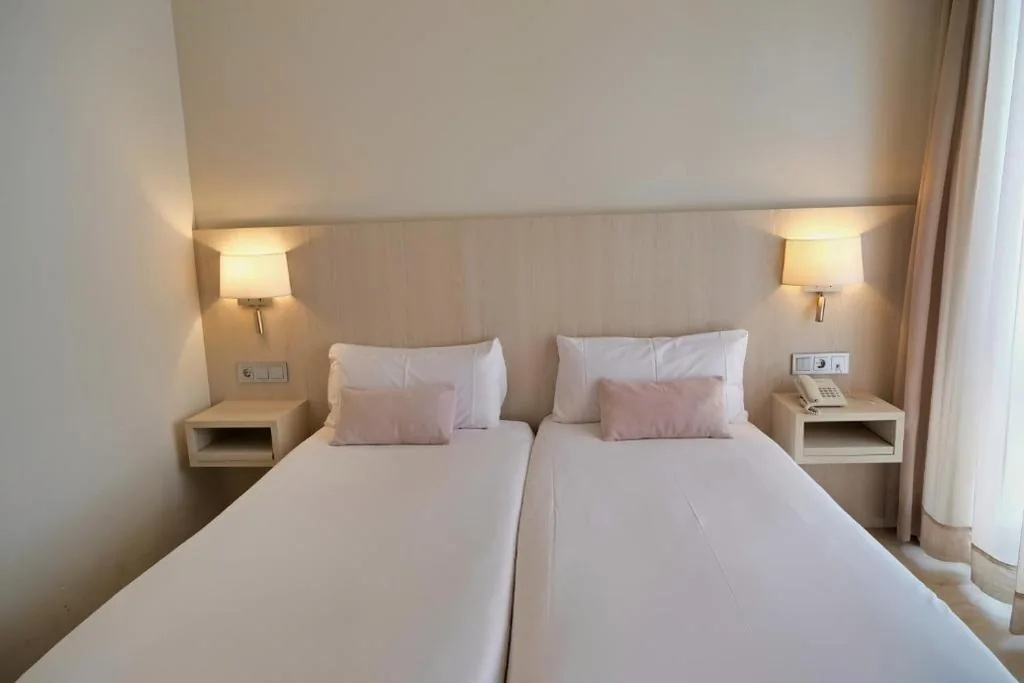 Driepersoonskamer — Hotel Marina
