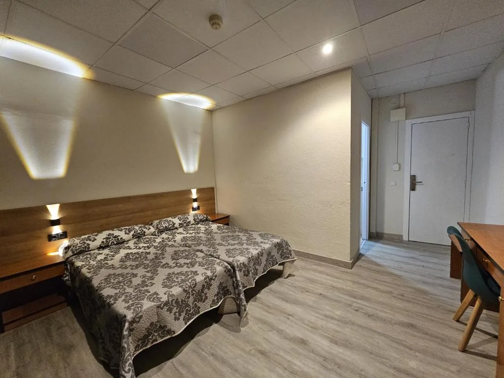 Quarto Duplo Deluxe com banheira — Hotel Marisol by Dynamic Hotels