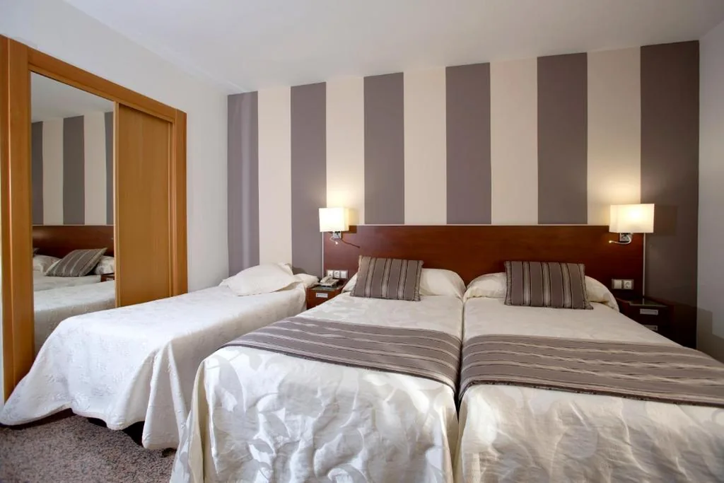 Habitación Triple Superior — Hotel Marivella