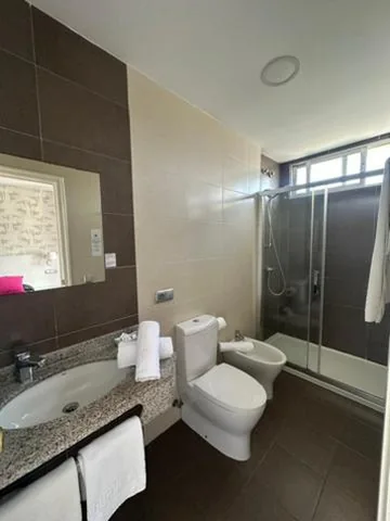 Doppelzimmer mit Terrasse – 2 Betten — Hotel Marola