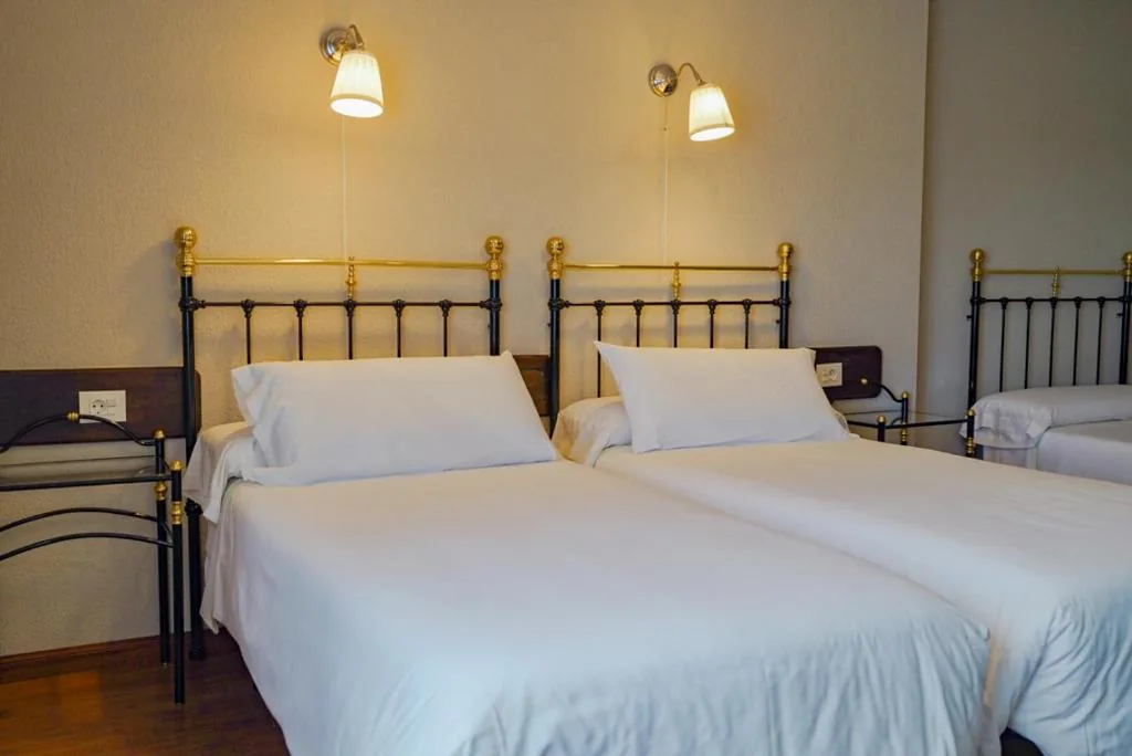 Standaard tweepersoonskamer met 2 bedden — Hotel Marqués de la Moral