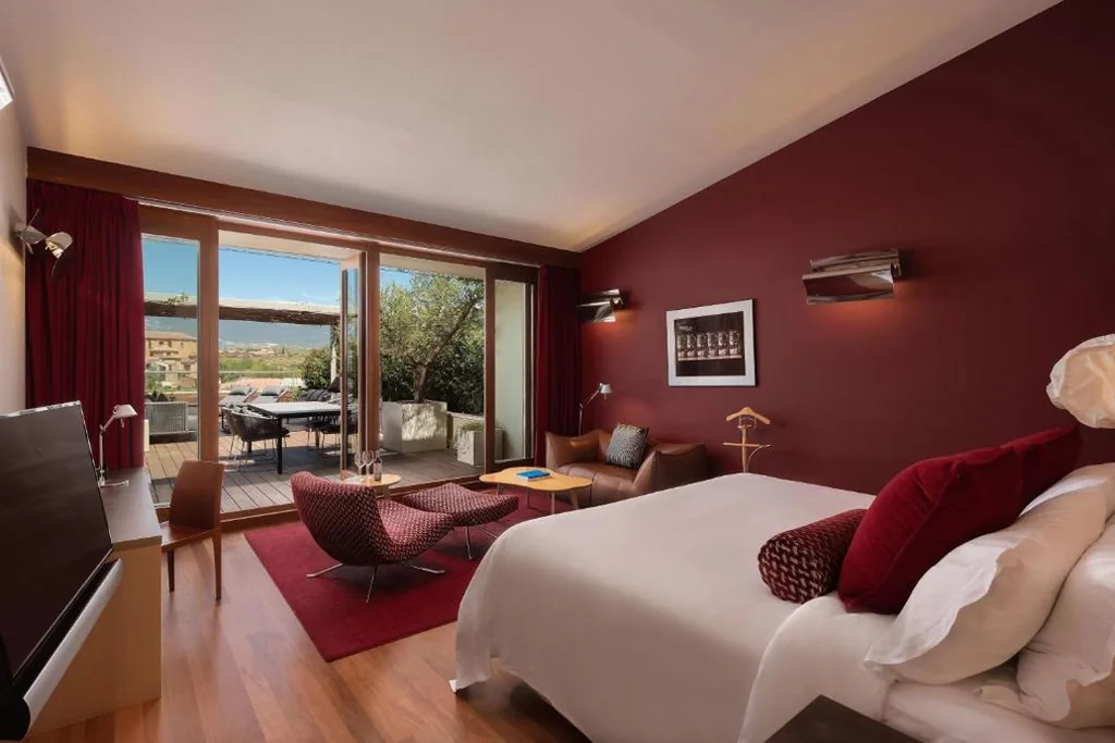 Camera Premium Spa con 1 letto matrimoniale extra-large, terrazza e vista sull’edificio Gehry — Hotel Marqués de Riscal, a Luxury Collection Hotel, Elciego