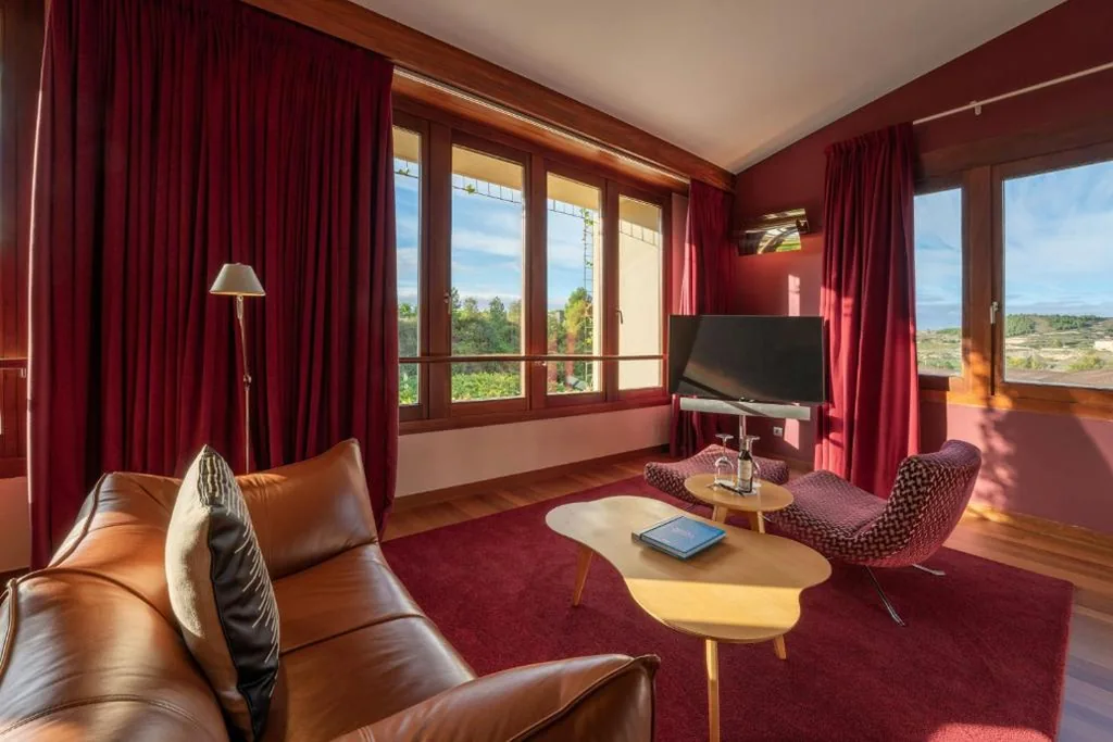Suite Riscal con vista sui vigneti e sulle montagne - Letto matrimoniale extra-large — Hotel Marqués de Riscal, a Luxury Collection Hotel, Elciego