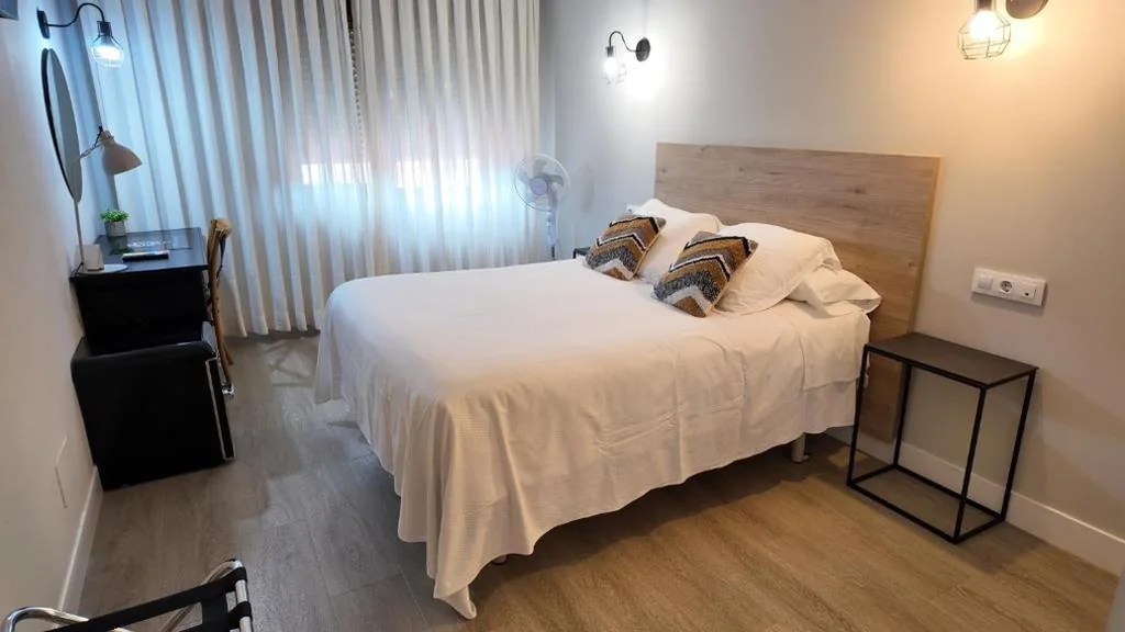 Habitación Estándar - 1 cama grande — Hotel Marqués de Santillana