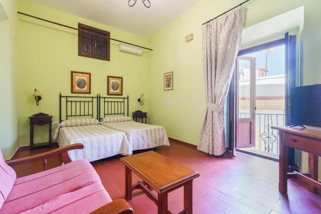 Camera Tripla — Hotel Marqués de Torresoto by Vivere Stays