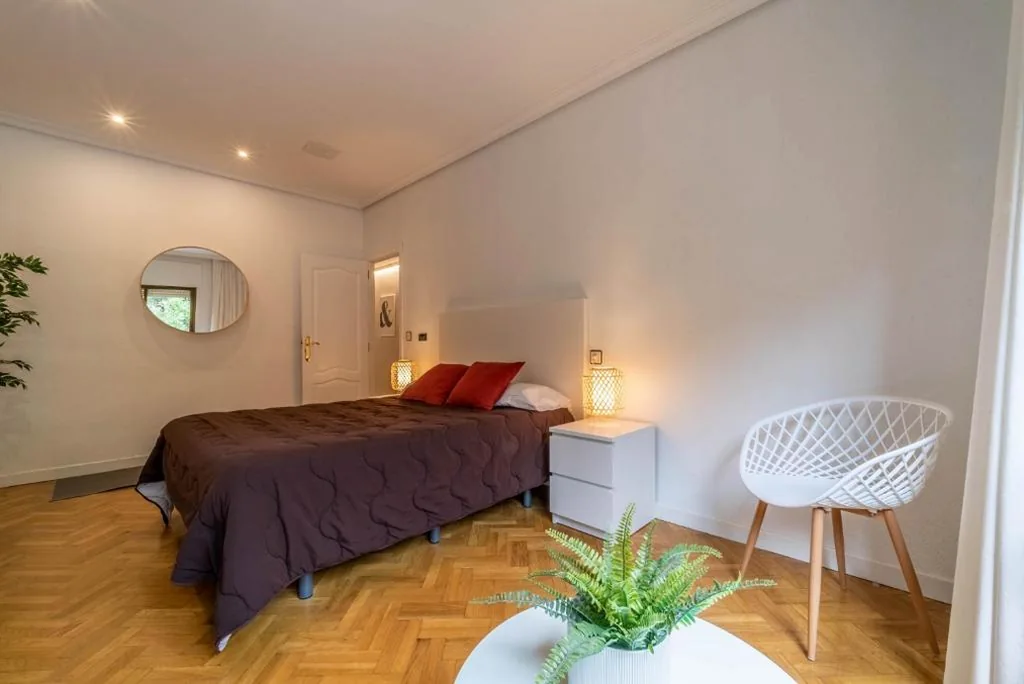 Apartamento com varanda e vista para a montanha — Hotel Marrodan Arnedillo