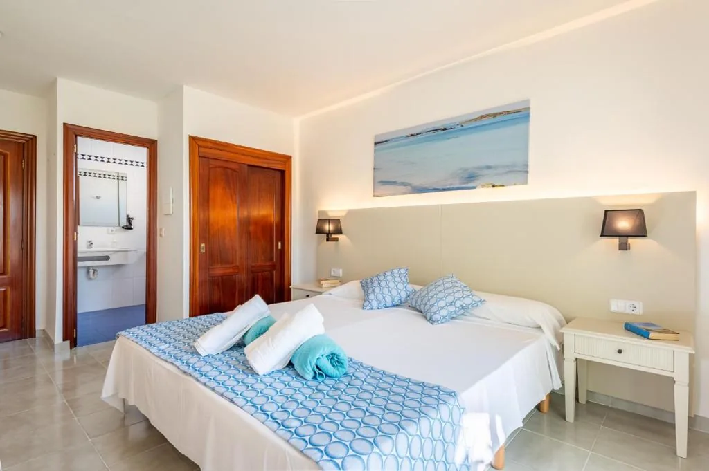 Double or Twin Room with Terrace and Street View — Hotel Martorell by MHR