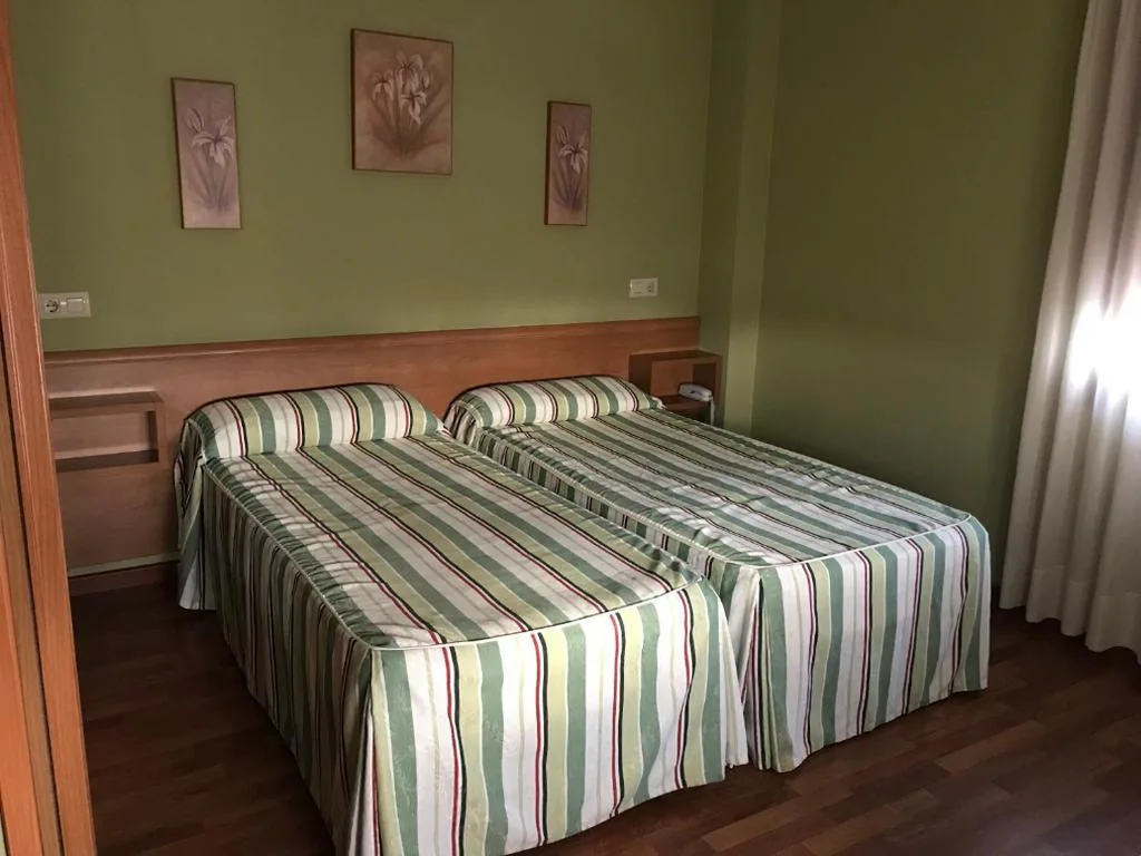 Habitación Doble - 2 camas — Hotel Maruja Nozana