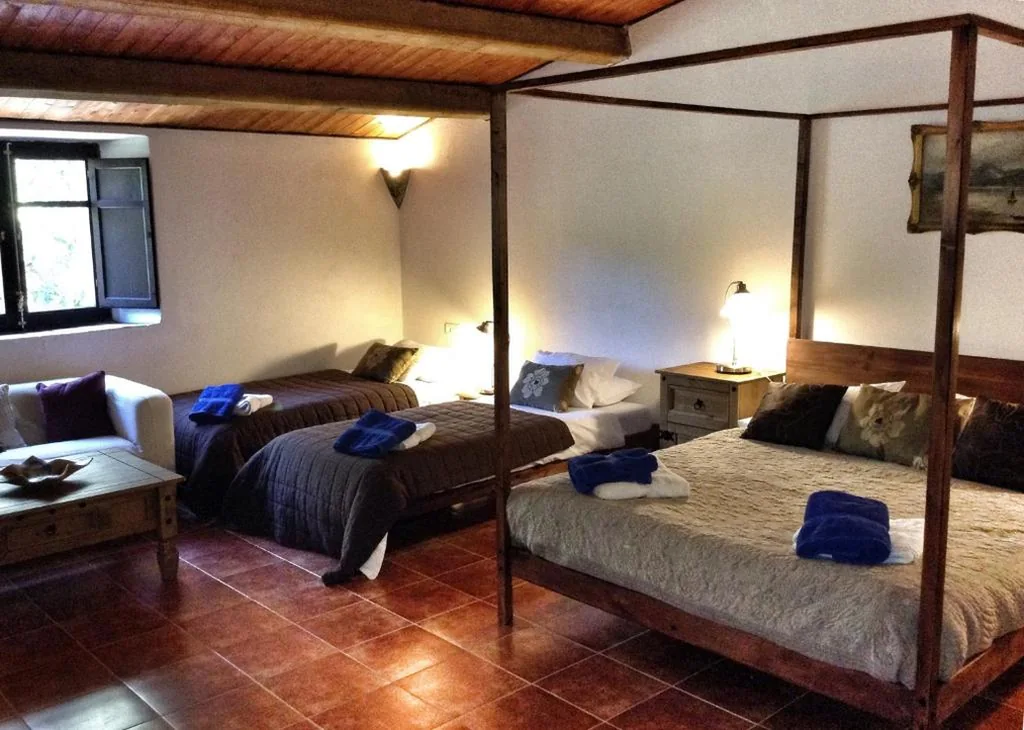 Camera quadrupla con bagno privato — Hotel Mas Pelegri