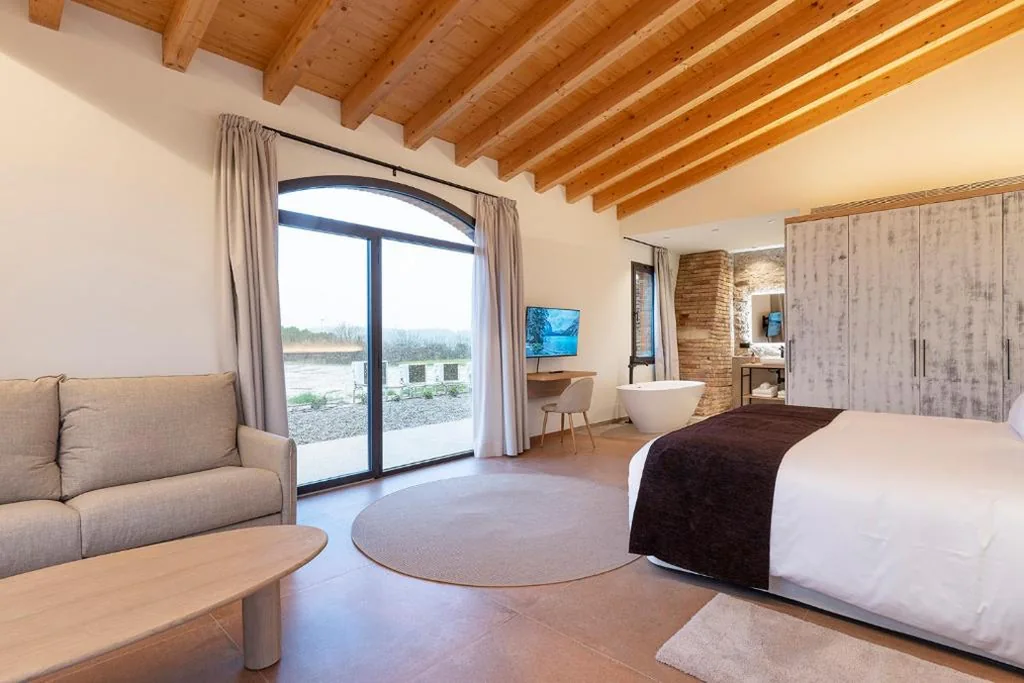 Habitación Doble Deluxe con vistas al jardín — Hotel Mas Vidal Vilafreser
