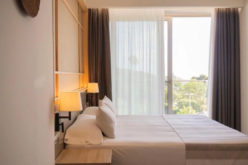 Camera doppia con terrazza — Hotel Masía Bellver
