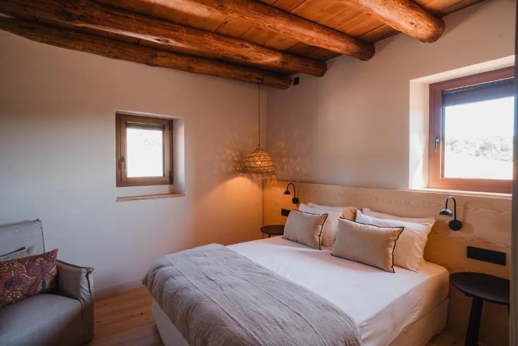 Habitación Doble con vistas a la montaña — Hotel-Masia Can Farrés