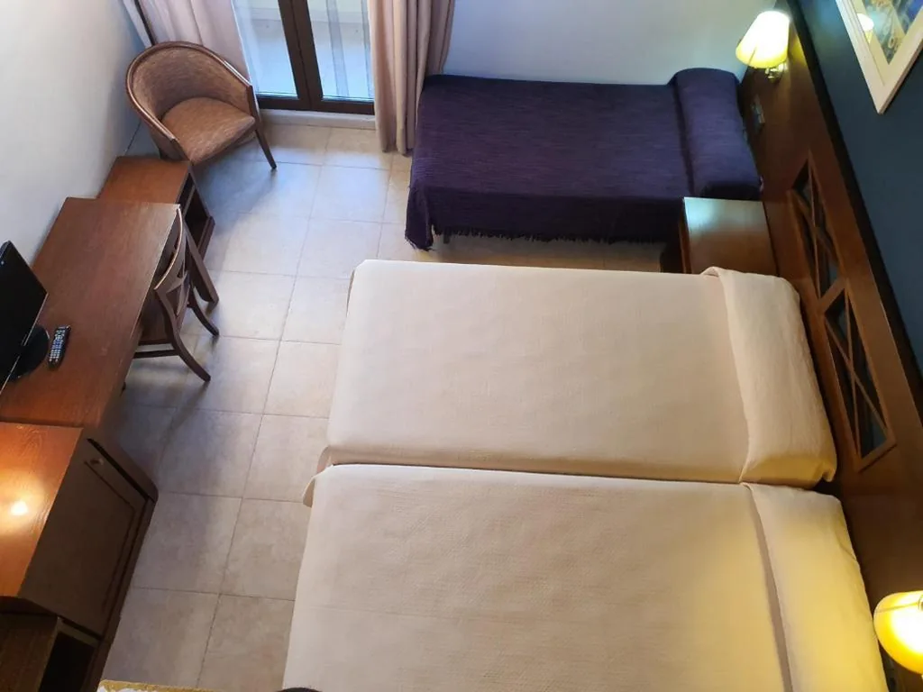 Deluxe Double Room (2 adults + 1 child) — HOTEL MASIA EL MOLINETE
