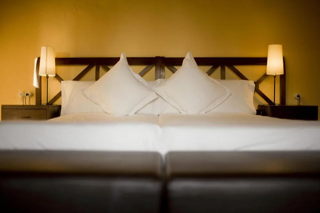Chambre double avec salle de bains privative extérieure - 2 lits — Hotel Masia La Palma