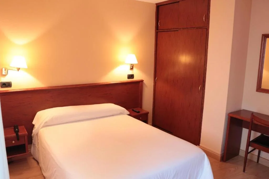Doppelzimmer - 2 Betten — Hotel Maycar