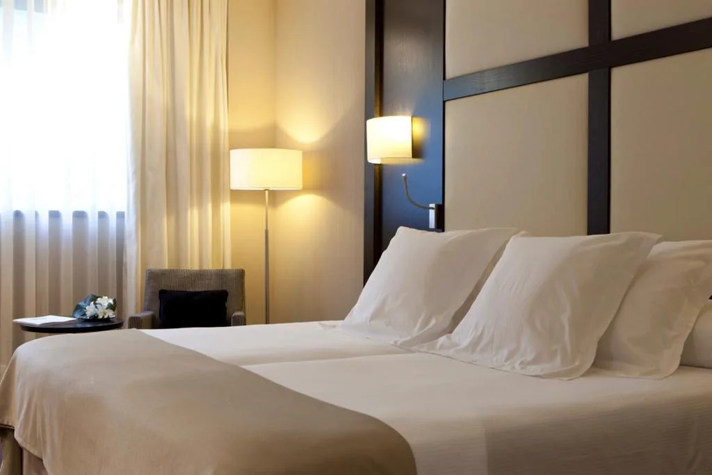 ベーシックダブルルーム（シングルベッド2台またはダブルベッド1台） — Hotel Maydrit Airport