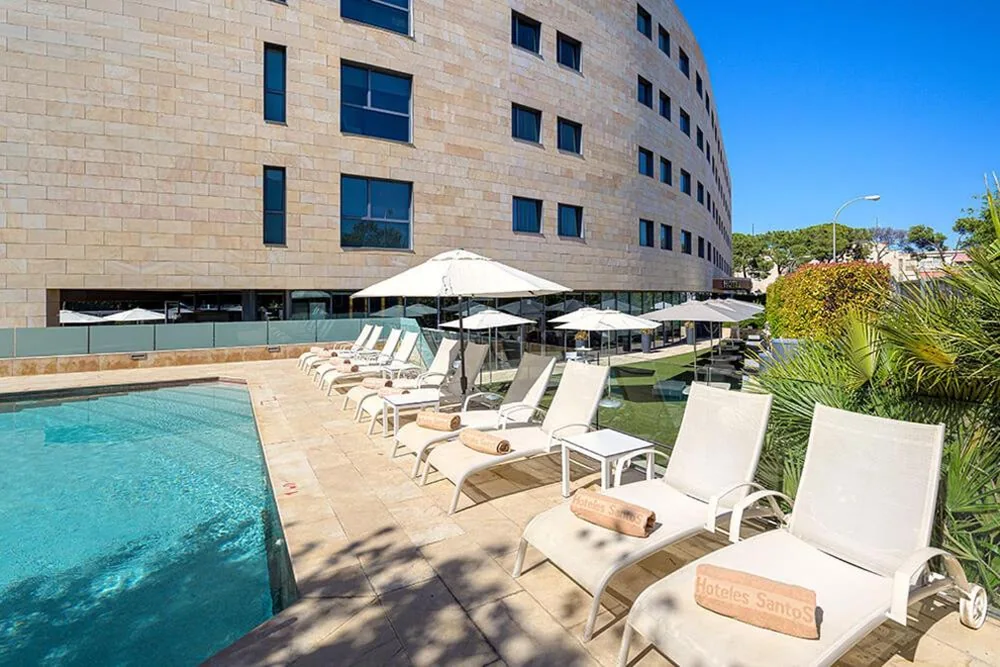 Hotel Maydrit Airport