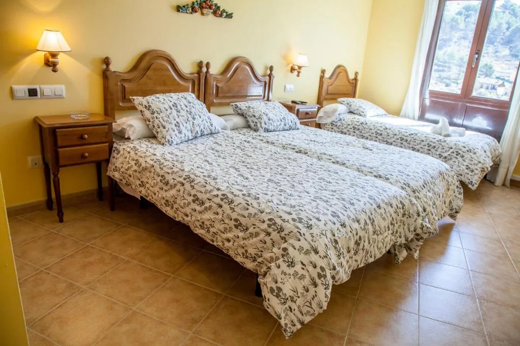 Habitación Triple Básica — Hotel Mayno
