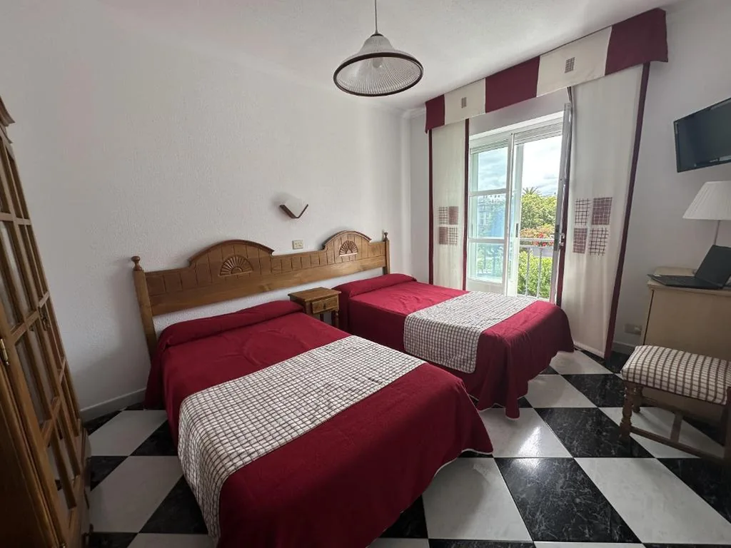 Standaard tweepersoonskamer met 2 bedden — Hotel Mediante