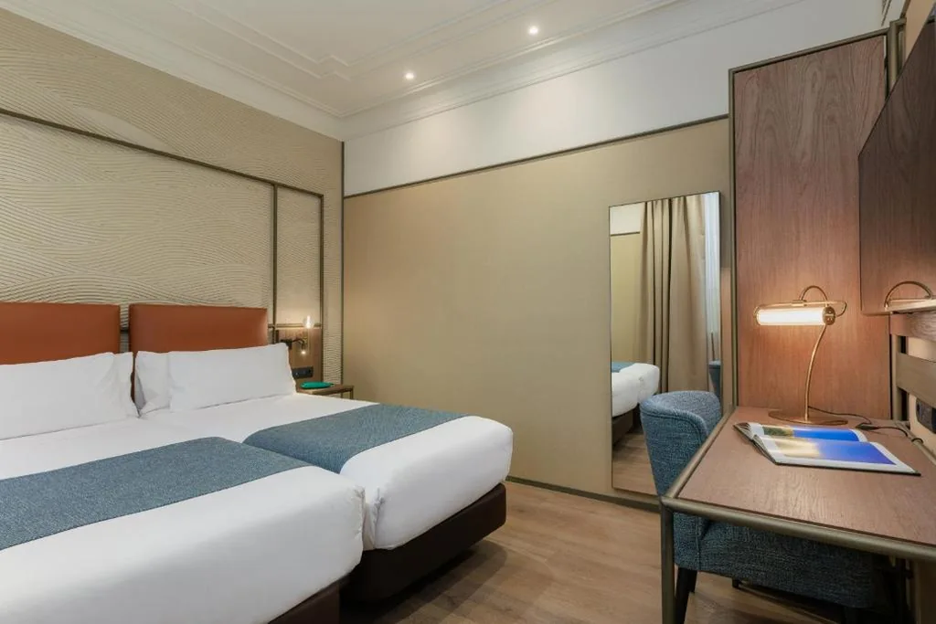 Habitación doble interior — Hotel Medinaceli 4 Sup