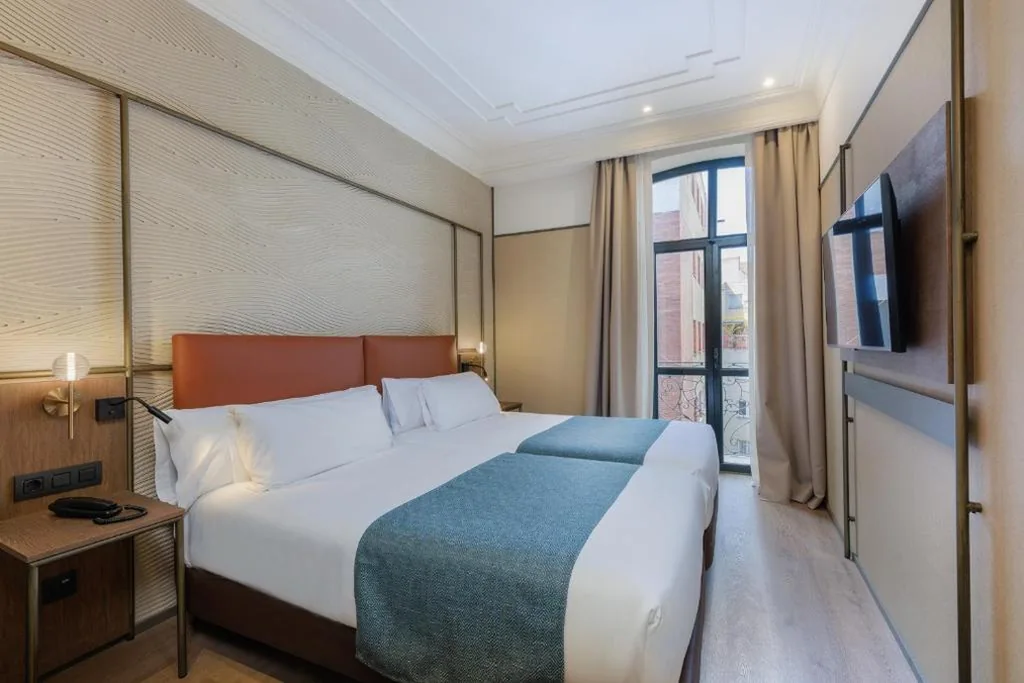 Habitación Triple Superior — Hotel Medinaceli 4 Sup