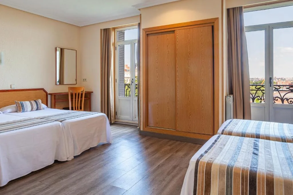 Vierbettzimmer — Hotel Mediodía