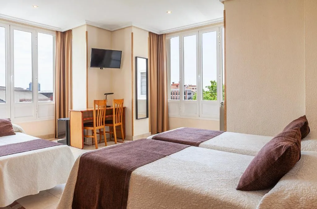 Dreibettzimmer — Hotel Mediodía