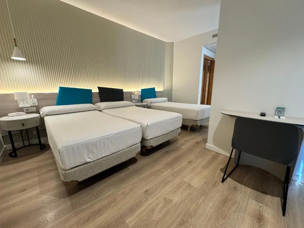 Habitación Triple — Hotel Mediterraneo Valencia