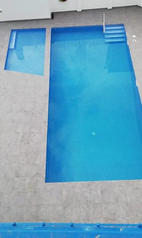 Habitación Doble con vistas a la piscina — Hotel Mediterrani Express