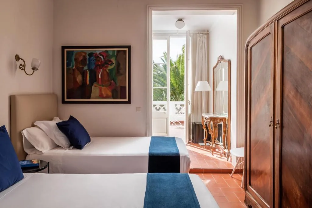 Quadruple Room with Terrace — Hotel Medium Romantic