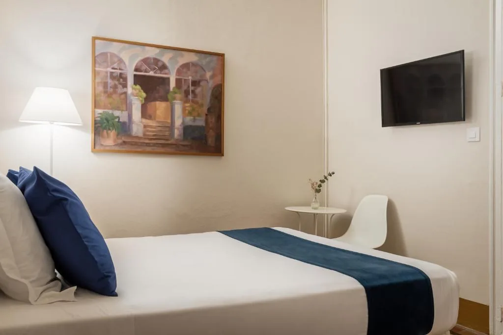 Budget Double Room - Interior — Hotel Medium Romantic