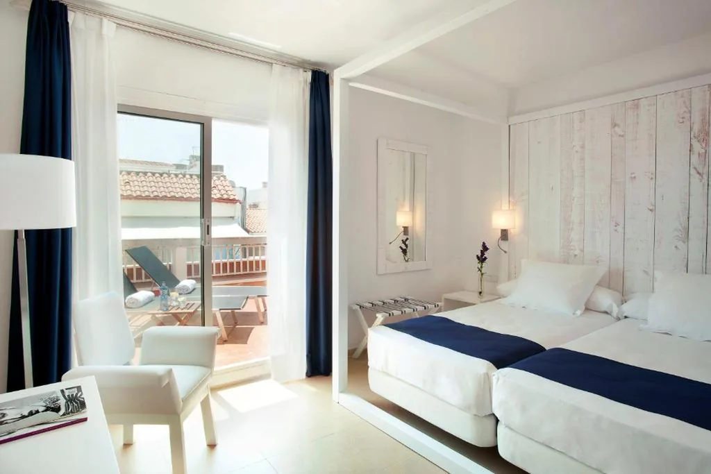 Double Room with Terrace — Hotel Medium Sitges Park