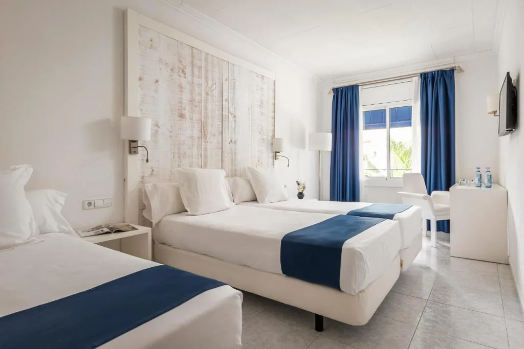 Triple Room — Hotel Medium Sitges Park