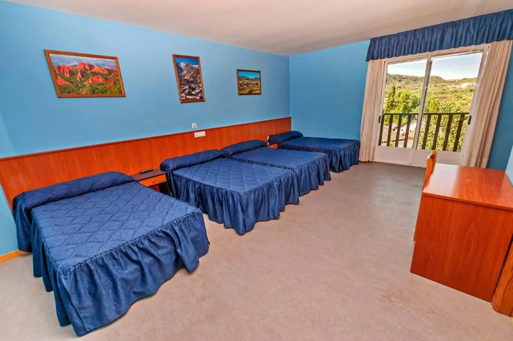 Chambre quadruple — Hotel Medulio
