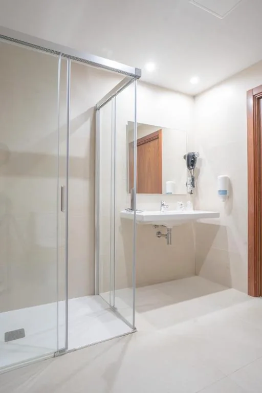 Camera familiare (2 adulti e 2 bambini) — Hotel Mendez Nuñez