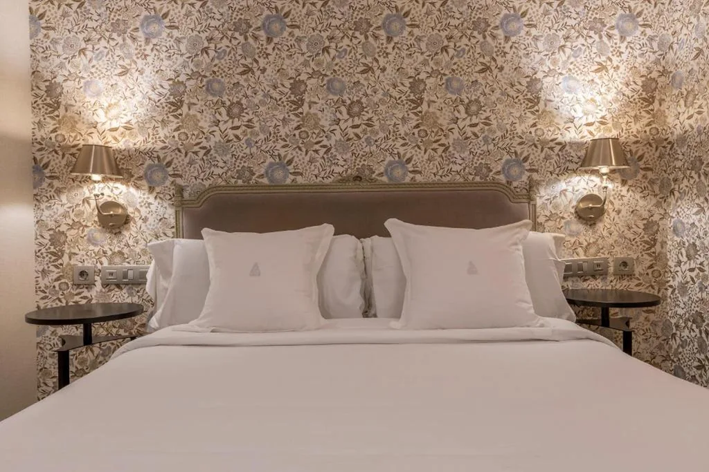 Camera doppia con letto supplementare - 1 o 2 letti (2 adulti + 1 bambino) — Hotel Meninas - Boutique Opera