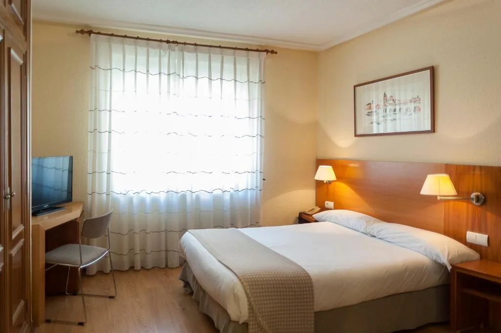 Habitación Triple Estándar — Hotel Mercado by gaiarooms
