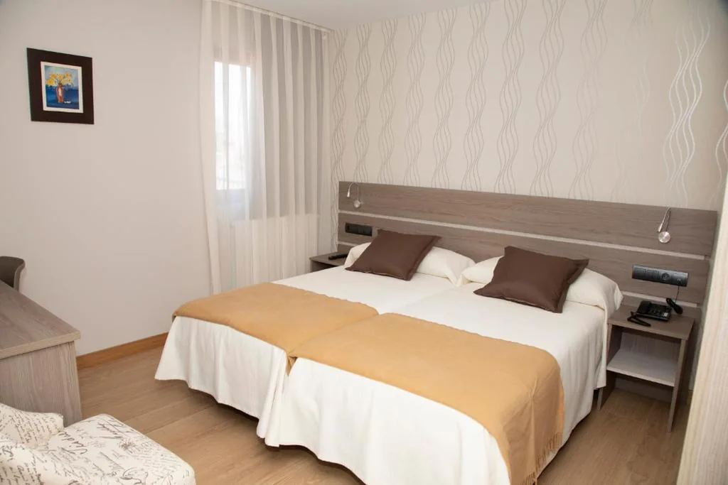 Habitación Doble Estándar - 2 camas — Hotel Mercedes