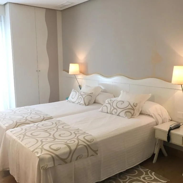 Doppelzimmer mit seitlichem Meerblick – 1 oder 2 Betten — Hotel Meridional