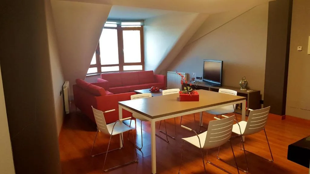 Three-Bedroom Apartment - Penthouse — Hotel Meson de L’Ainsa