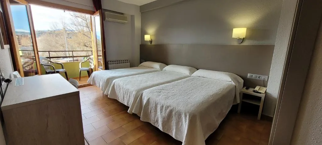 Triple Room with Terrace — Hotel Meson de L’Ainsa