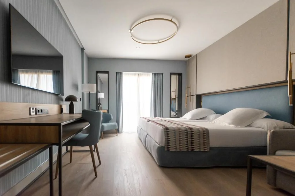 スタンダードダブルルーム - シングルベッド2台またはベッド1台 — Hotel Mezquita Center