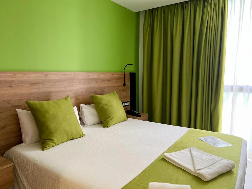Quarto Superior - 1 cama grande — Hotel MG Poniente